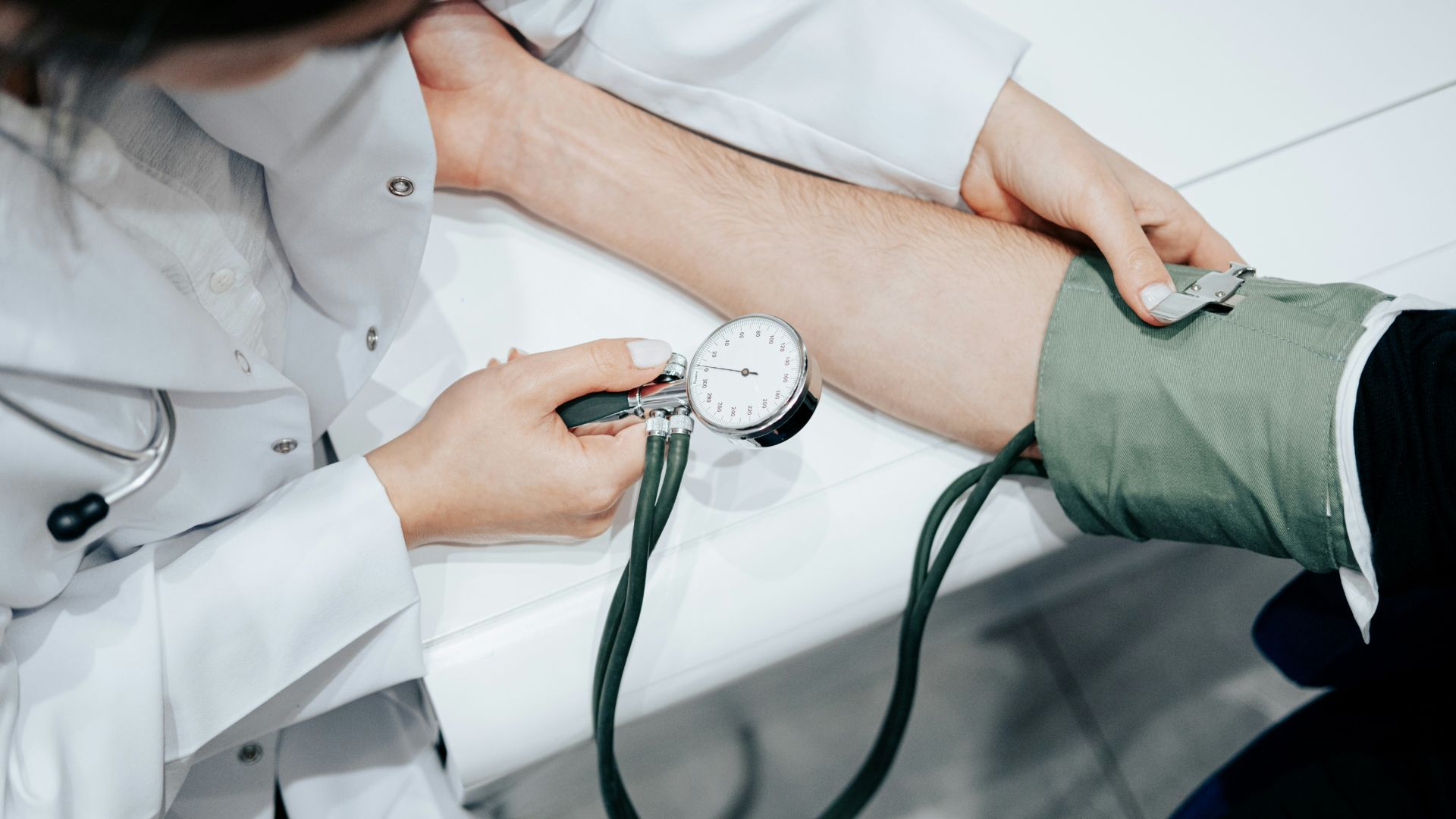 Texas' high cost of healthcare still keeps residents from getting required medical treatment, they even skip them to save money